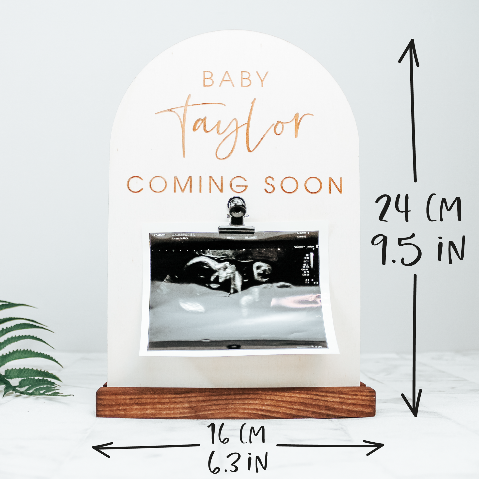 measurement of the pregnancy announcement sign 16 x 24 cm in size