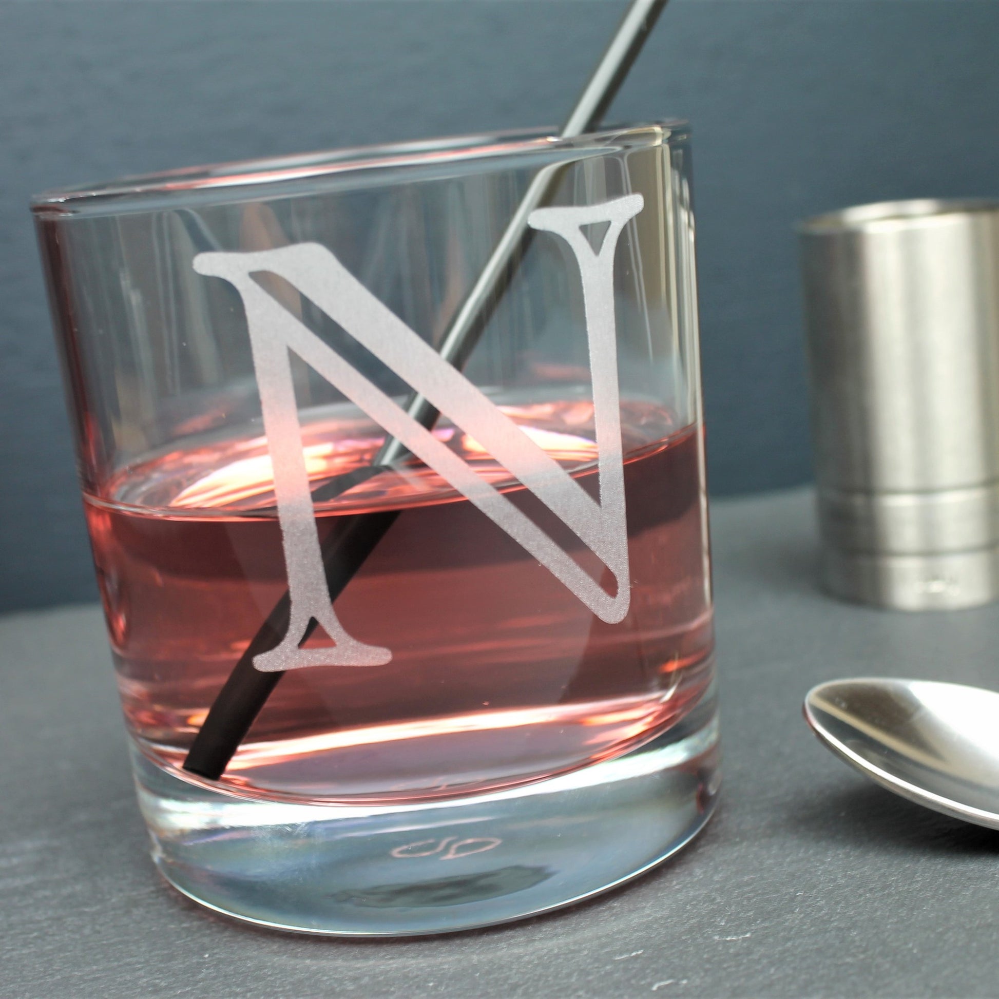 Engraved initial glass with personalised letter of your choice. Ideal 40th birthday gift for her