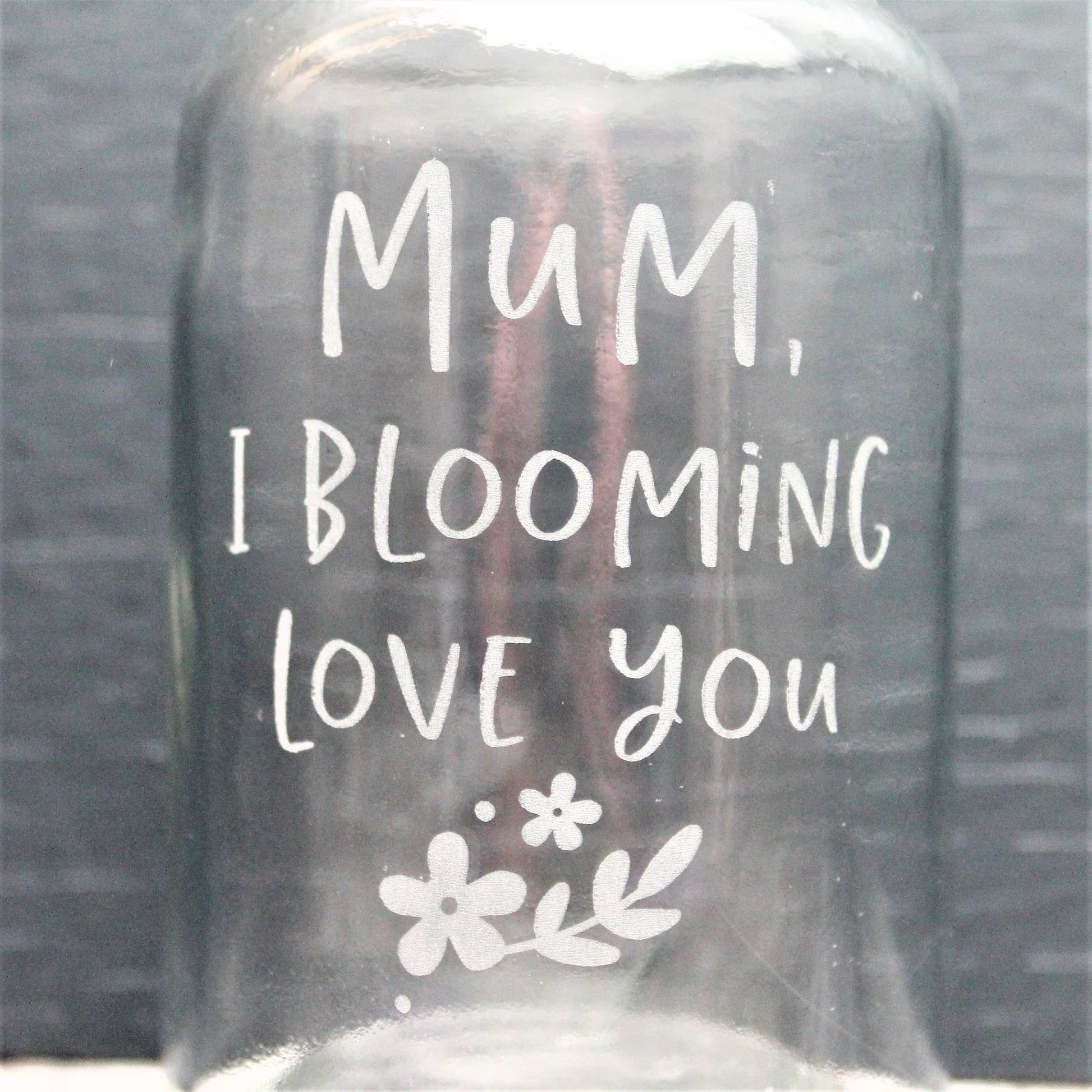 Engraved floral vase with mothers day quote