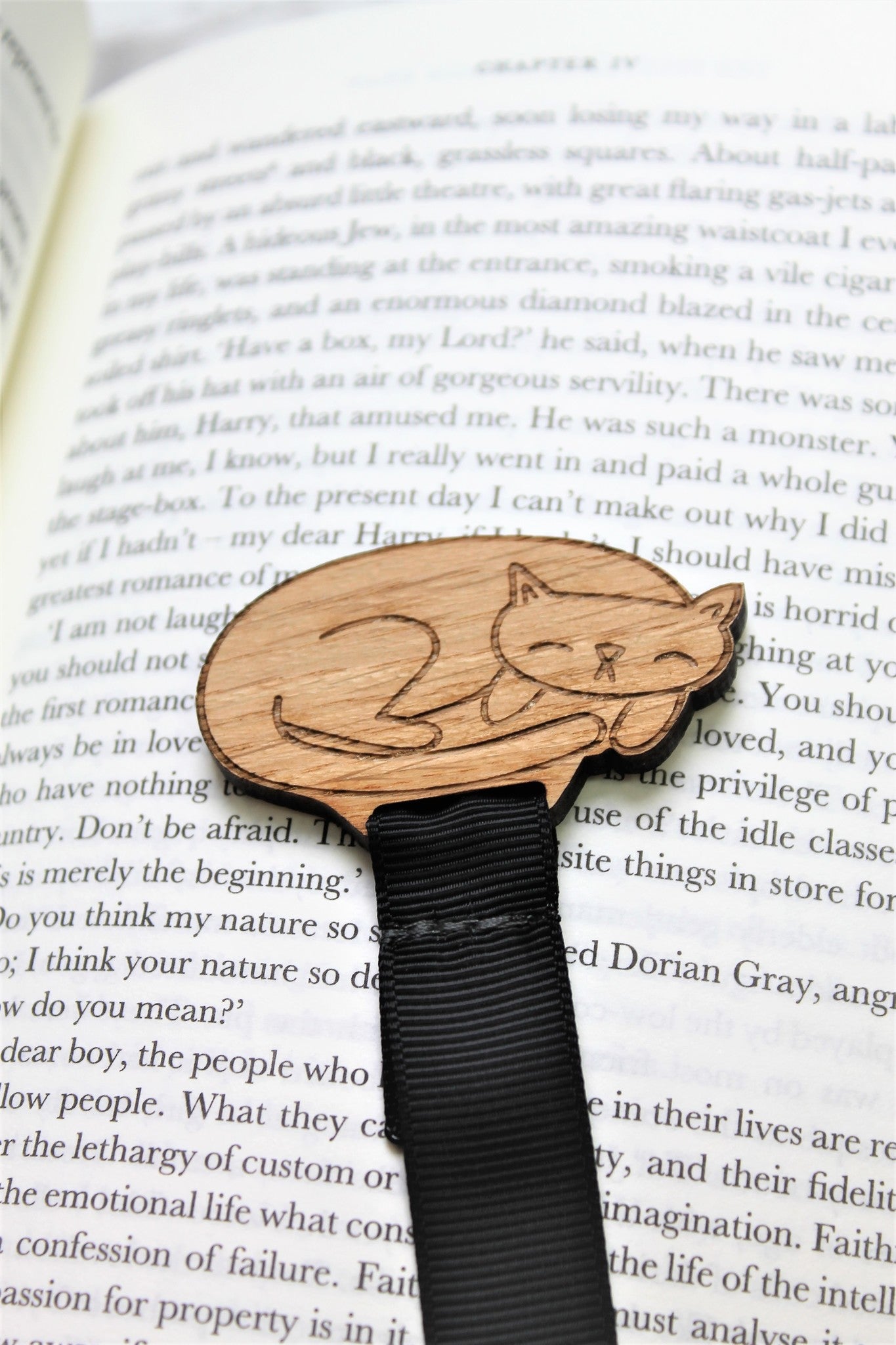 Cat bookmark, made from wood and black ribbon.