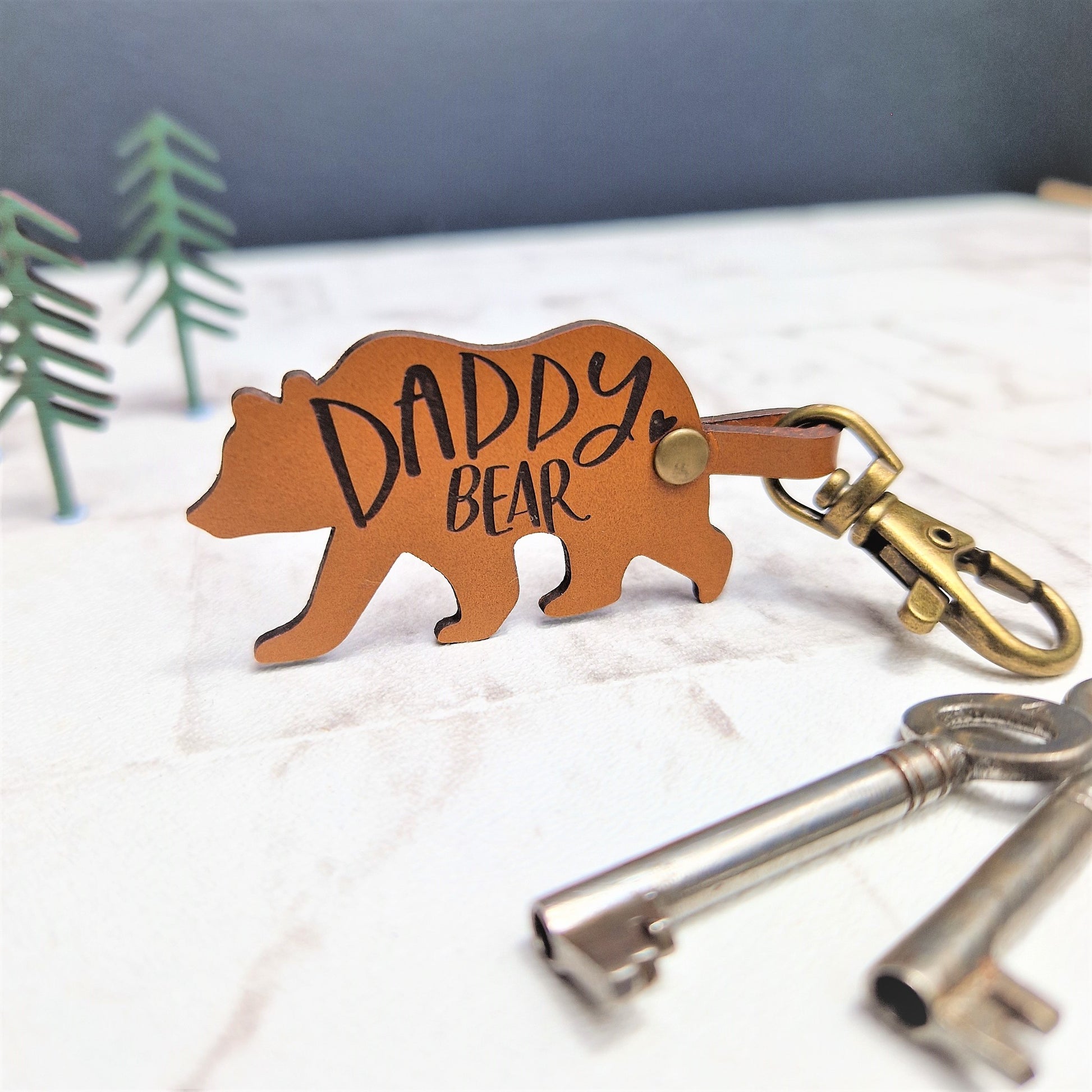 Whisky coloured daddy bear engraved keyring with bronze rustic keyring clasp  