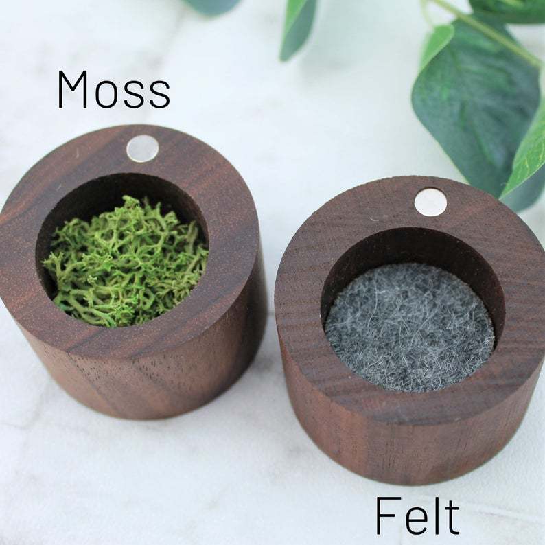 internal material for the inside of the ring box - felt or moss
