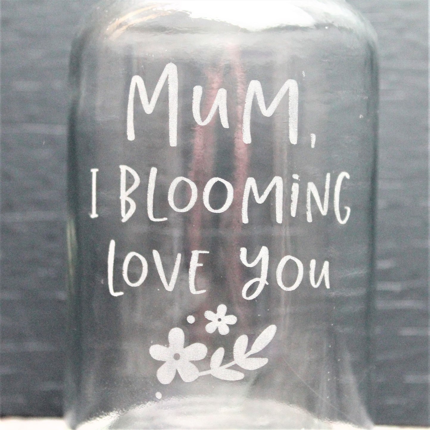 Engraved floral vase with mothers day quote 