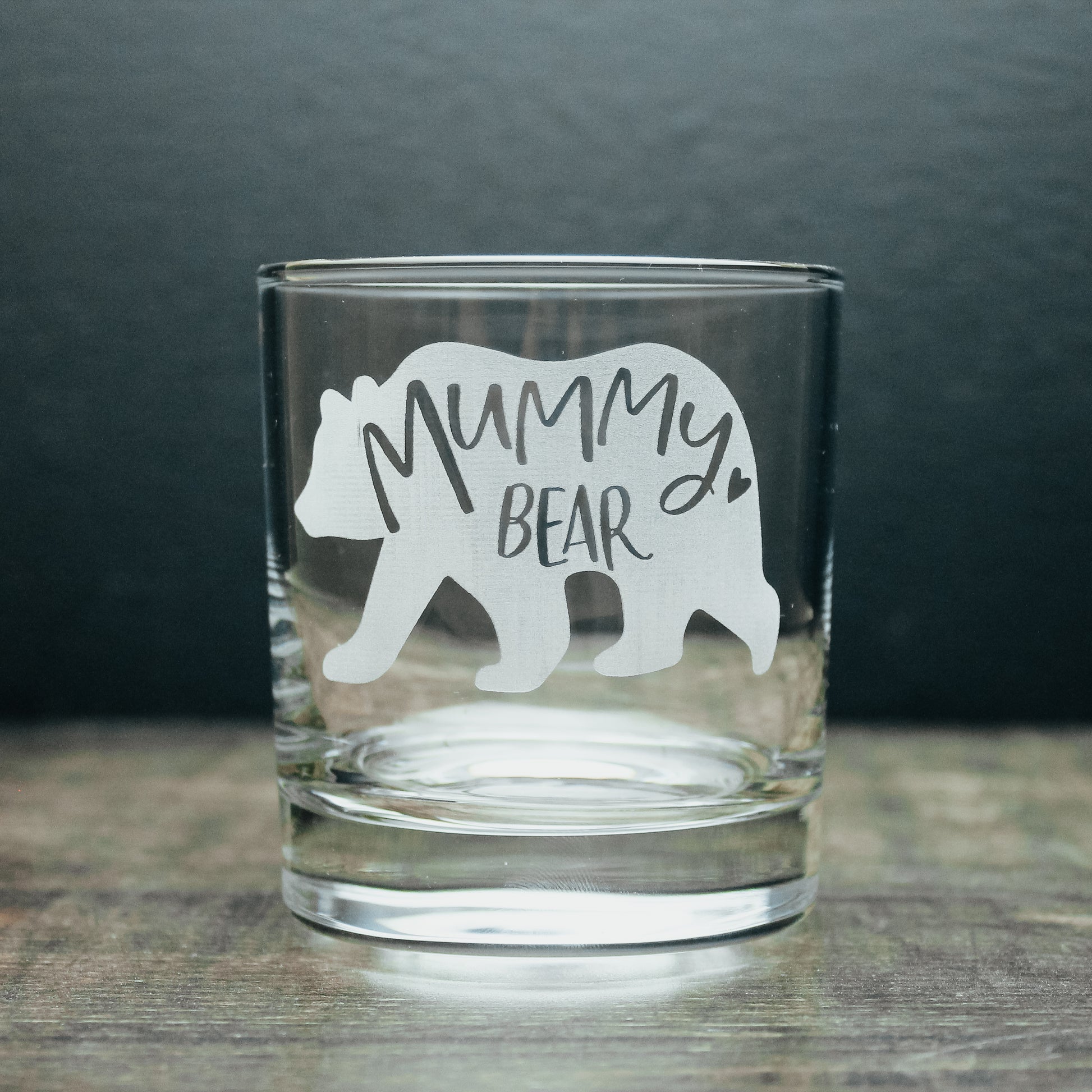 glass tumbler engraved with a white bear and the text mummy bear written inside the bear